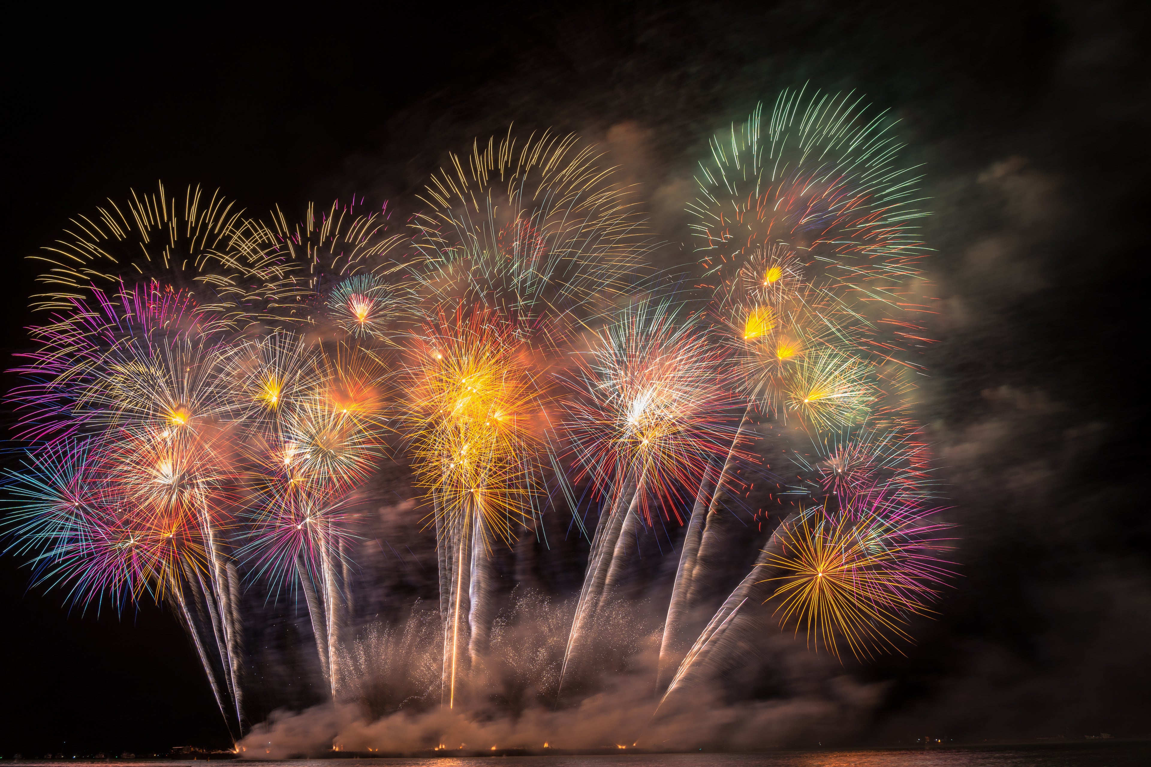 How Long Individual Products Actually Burn Most people significantly underestimate how quickly fireworks consume budget when purchased without a runtime framework. Knowing the burn time of each product category lets you plan show duration before you spend anything